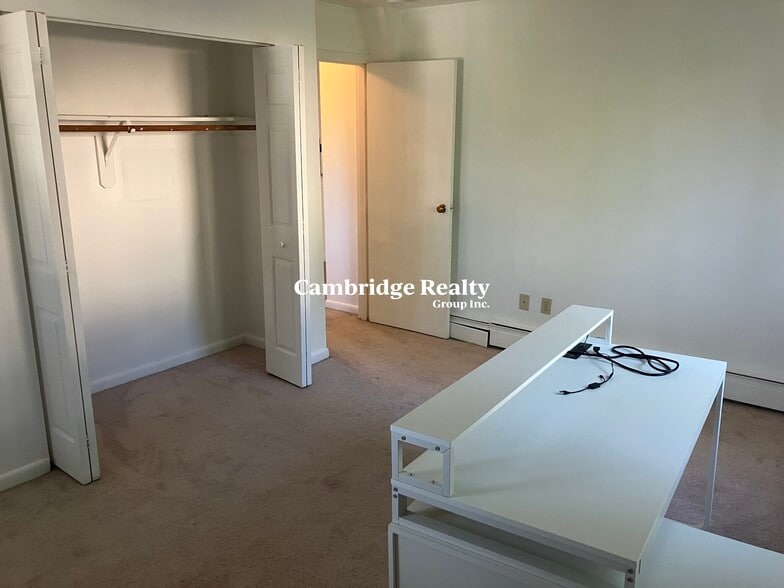 Building Photo - 42 Belmont St