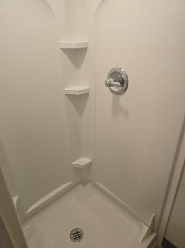 Building Photo - 1 Bed - 1 Bath - Walk to Ball State!