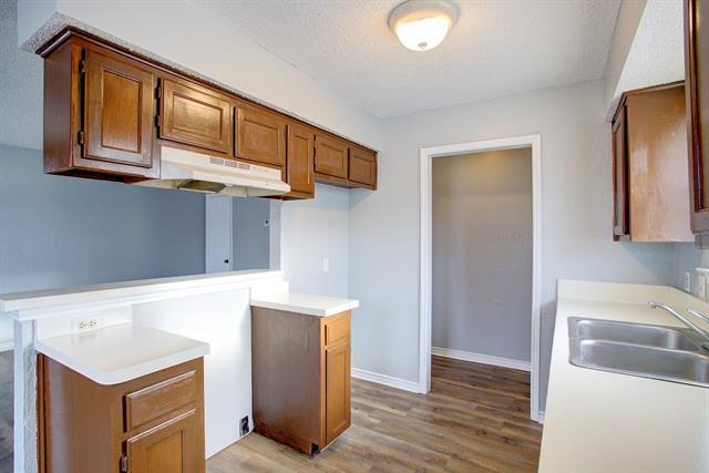 Building Photo - 313 Queens Ct S