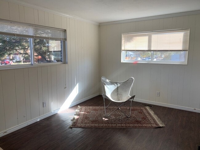 Building Photo - Well maintained tree street home with garage