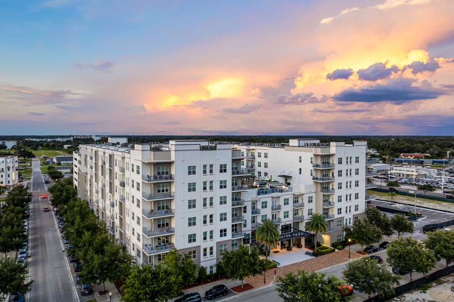 Building Photo - Juno Winter Park