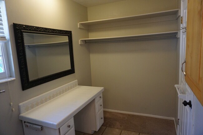 Building Photo - Quiet 5 Bedroom 3 Bath West Jordan Home