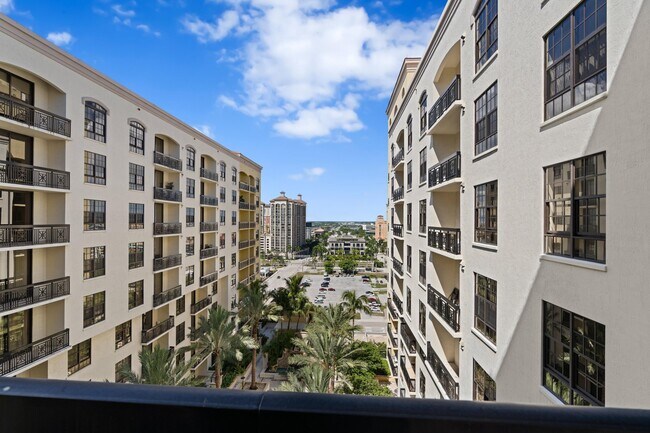 Building Photo - 801 S Olive Ave