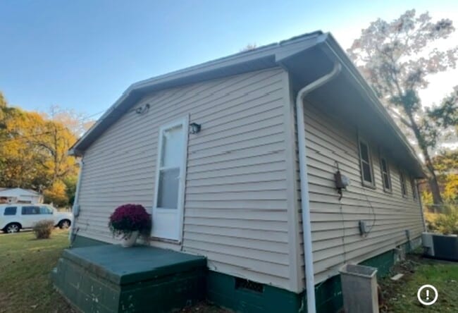 Building Photo - 115 Kings Ct