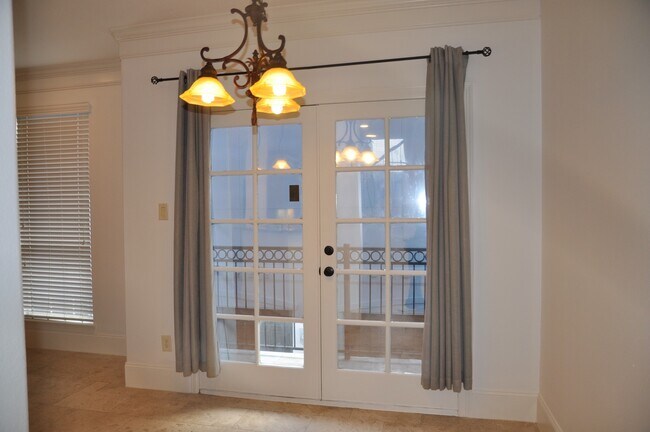 Building Photo - 5922 Burgoyne Dr.