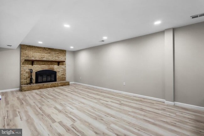 Building Photo - 4223 Avon Dr