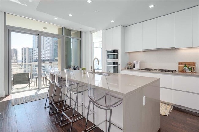 Building Photo - 501 West Ave