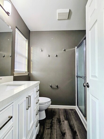 Building Photo - 117 Ironwood Ct