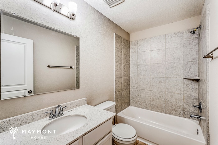 Building Photo - 5203 Bay Ln