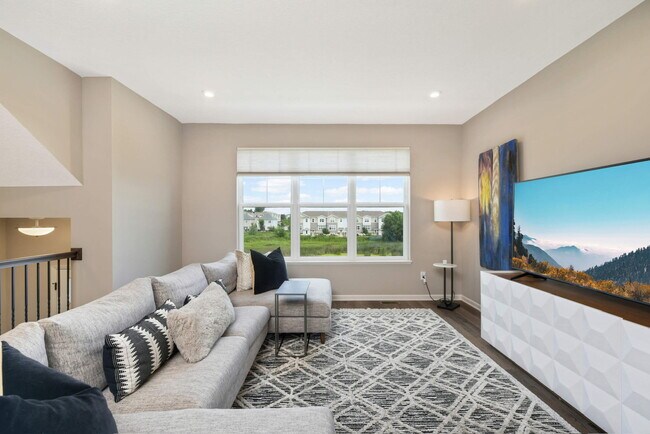 Building Photo - 848 Roselyn Dr