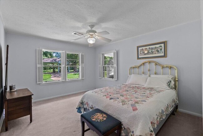 Building Photo - 3415 Bayou Dr E