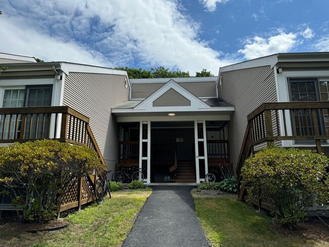 Building Photo - Beautiful One Bedroom Condo - HEAT INCLUDED!!
