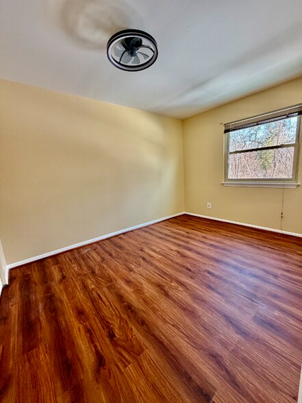 Building Photo - 4013 Parkwood Ct