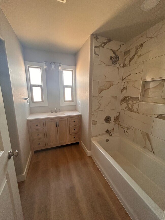 Building Photo - Spacious and remodeled country home close to town.