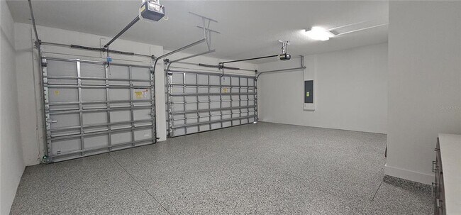 Building Photo - 2625 Waterfront Cir