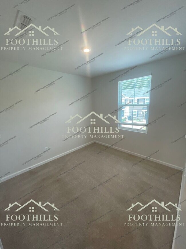 Building Photo - 103 Nicklaus Dr