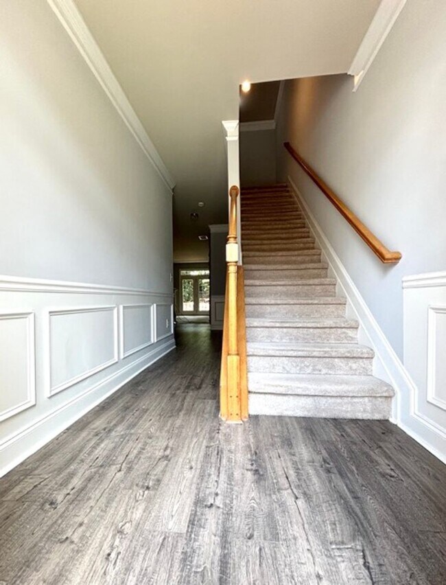 Building Photo - 2408 Strand Ave