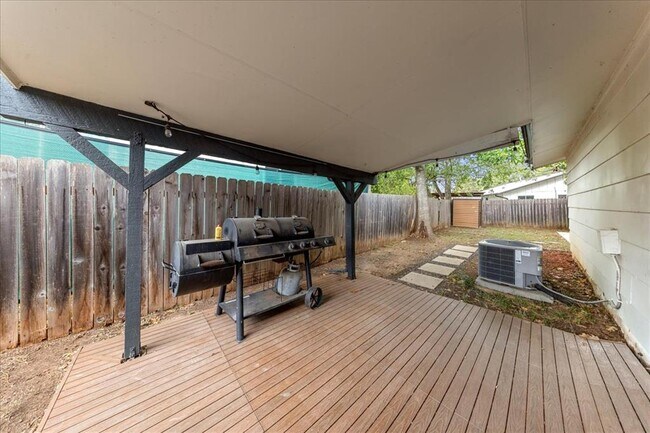 Building Photo - 5108 Emerald Forest Dr