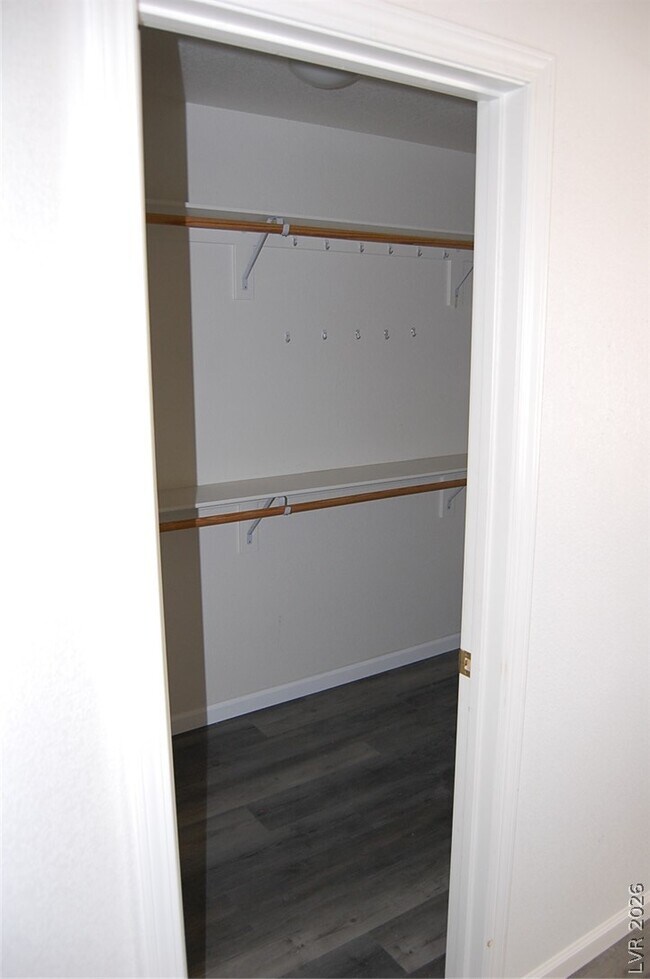 Building Photo - 4911 Ridgewood Dr