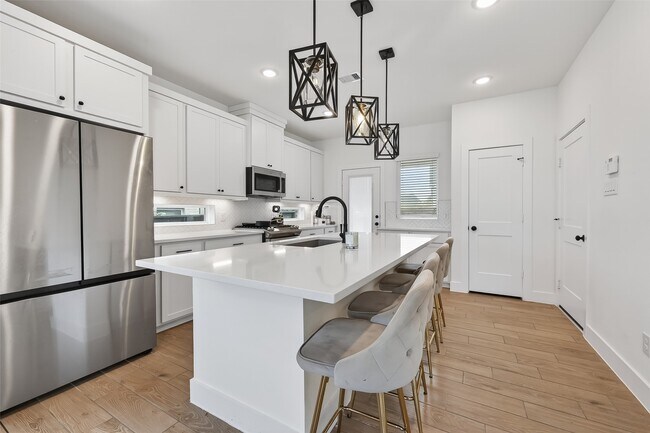 Building Photo - 15162 Post Oak Fls Dr