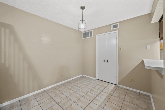 Building Photo - 14800 Enterprise Dr