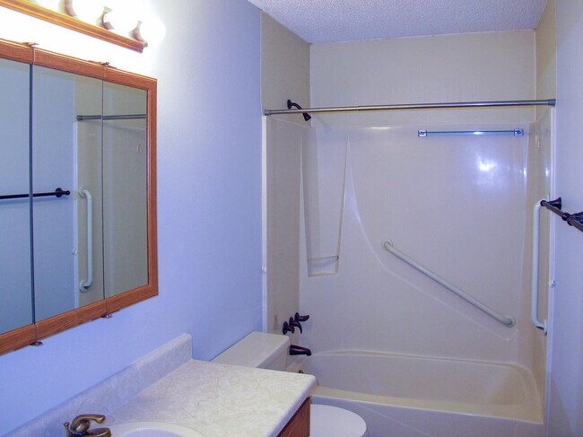 Building Photo - 618 Virginia Oak Ct