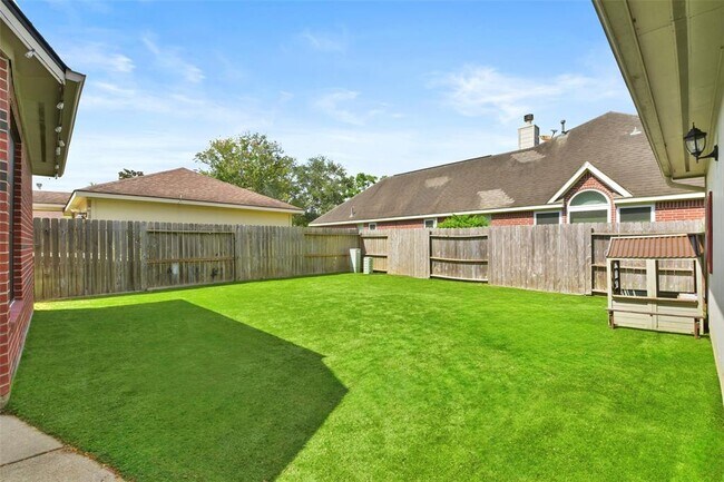 Building Photo - 4002 N Barnett Way