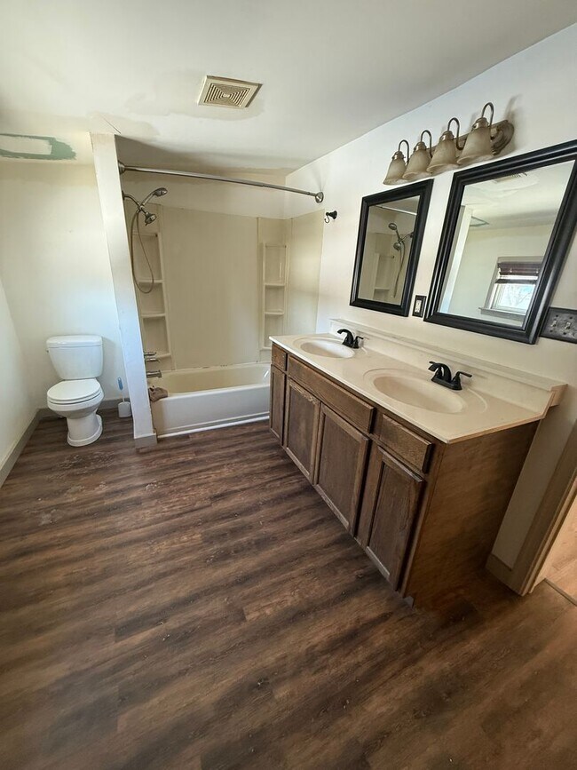 Building Photo - 3185 Spring Rd