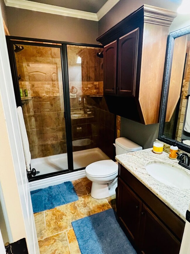 Building Photo - 459 Long Acre Dr