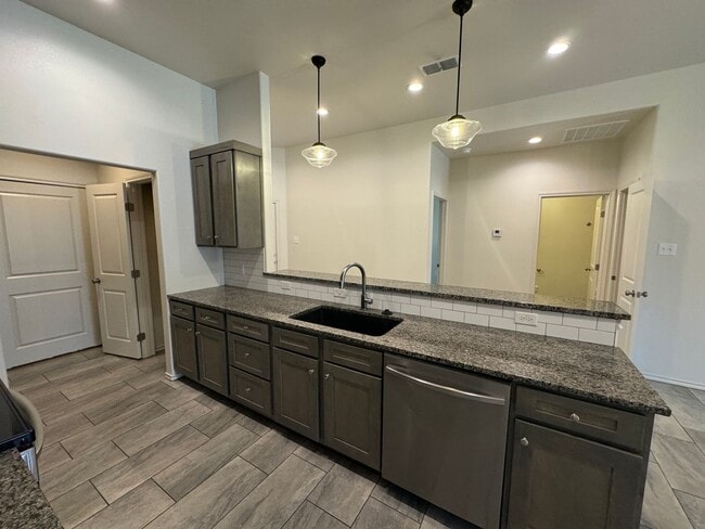 Building Photo - Available Now- Half Off First Months Rent!