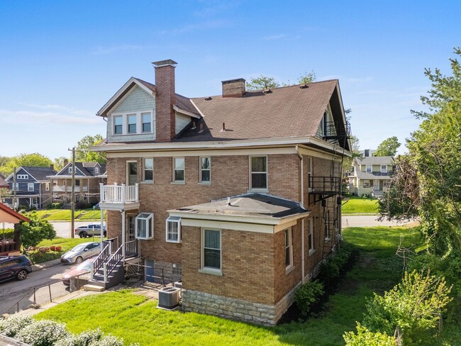 Building Photo - Modern Comfort Meets Prime Oakley Living –...