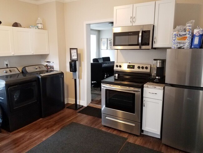 Building Photo - South Side 3 Bedroom House