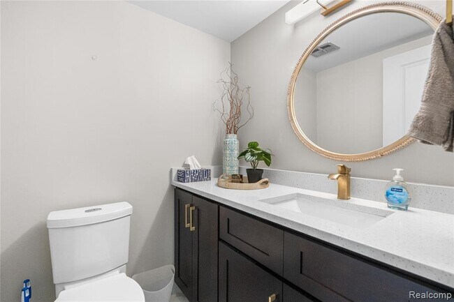 Building Photo - 1476 Oakbrook E Dr