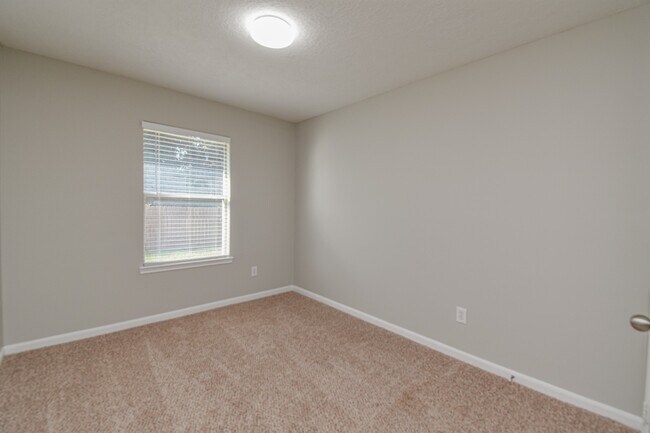 Building Photo - 5500 N Buffalo Cir