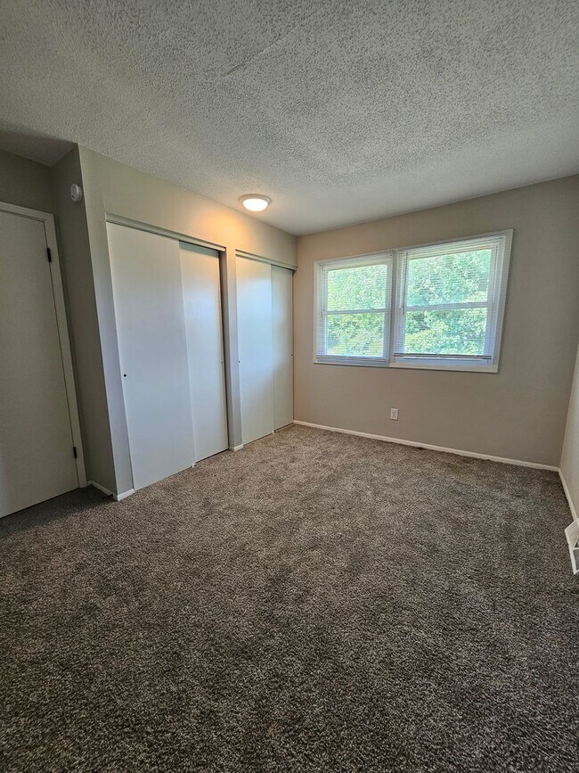 Building Photo - 4018 N Elsie Ave