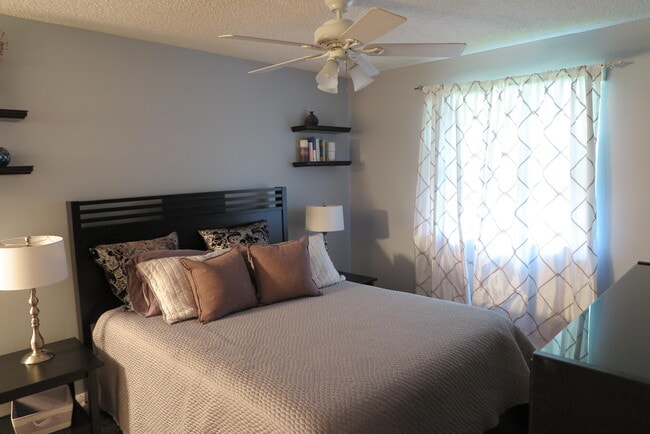 Building Photo - 6631 Via Regina