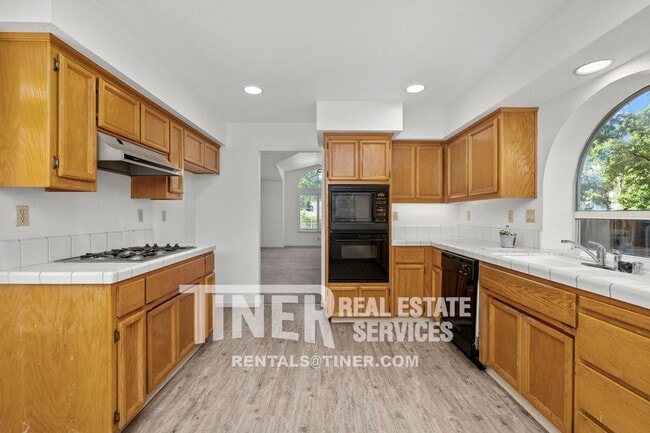 Building Photo - 180 Briggs Ranch Dr