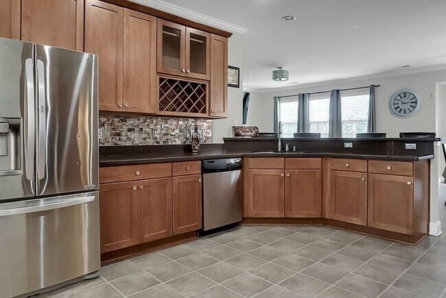 Building Photo - 334 Albrighton Way