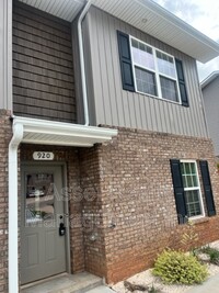 Building Photo - 920 Warrior Hill Dr