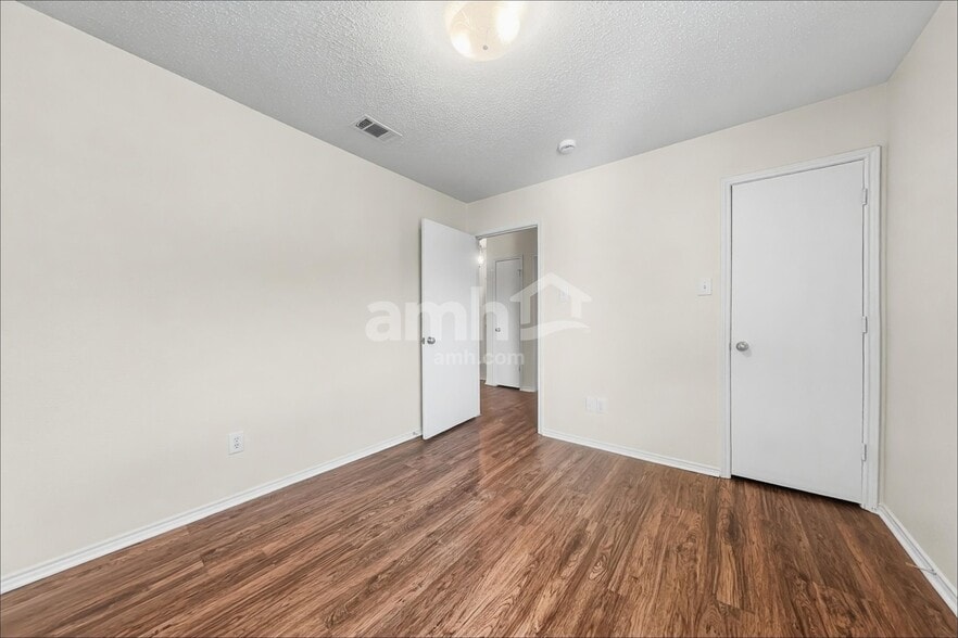 Building Photo - 12229 Rolling Ridge Dr