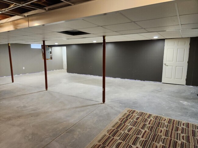 Building Photo - 8355 Nates Ln