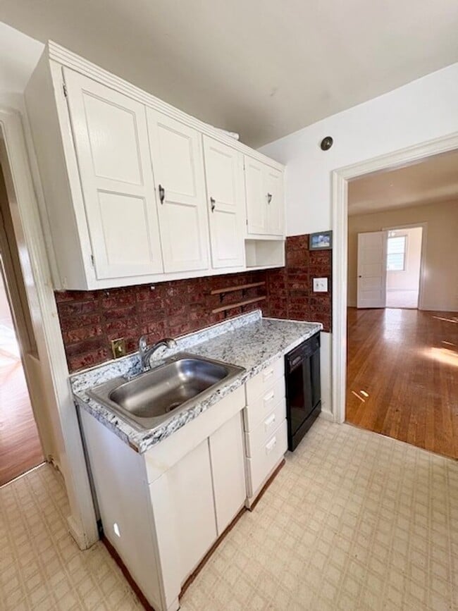 Building Photo - 4541 Fairfield Dr