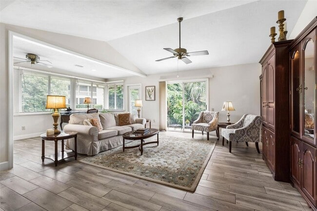 Building Photo - 4 Jasmine Run