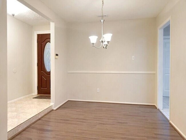 Building Photo - 16210 Cypress Point Dr