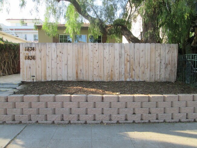 Primary Photo - 1834-36 Chalcedony St