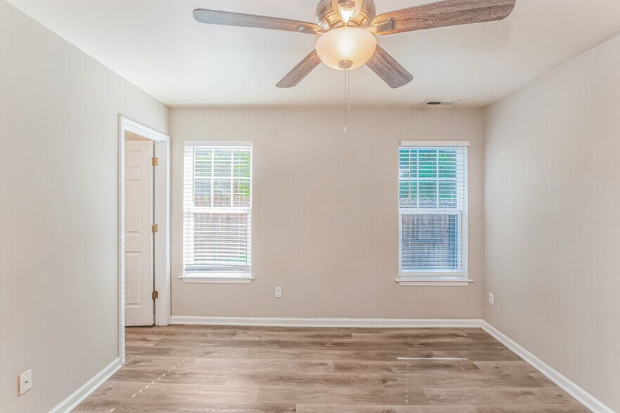 Building Photo - 821 Skinner Dr