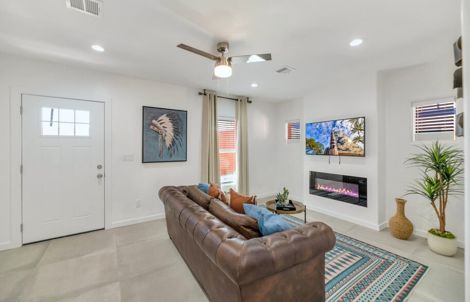 Primary Photo - 2610 N 24th St