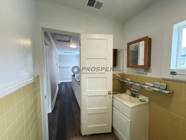 Building Photo - 204 Fishburne St