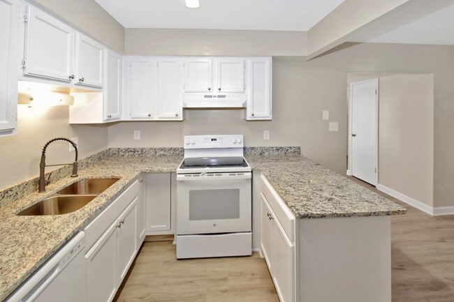 Building Photo - 7021 Stonington Ln