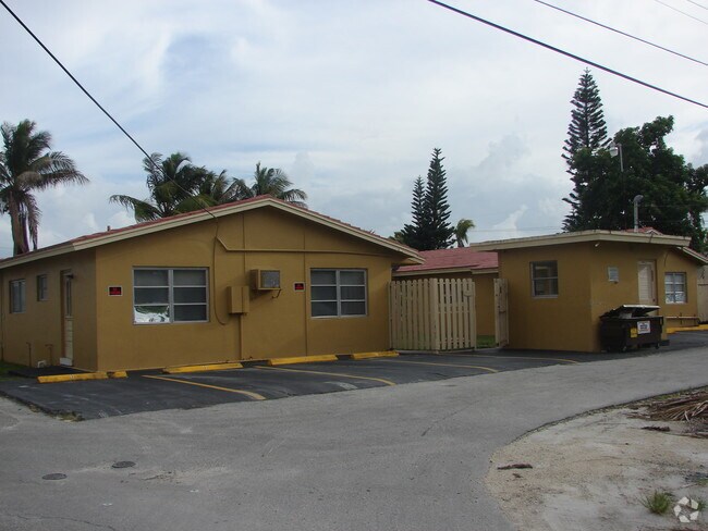 Building Photo - 2111 Roosevelt St